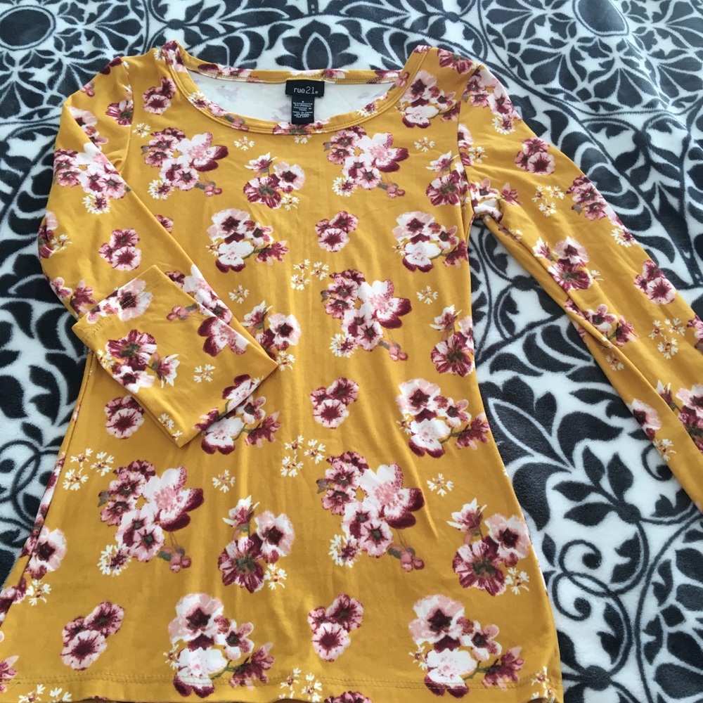 Fitted floral top